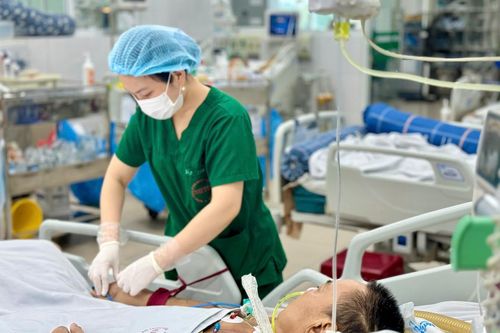 Đề xuất tăng gấp 3 lần phụ cấp mổ, tiền trực cho nhân viên y tế