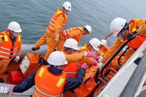 Tàu cá bị tàu nước ngoài đâm chìm, 4 ngư dân tử nạn