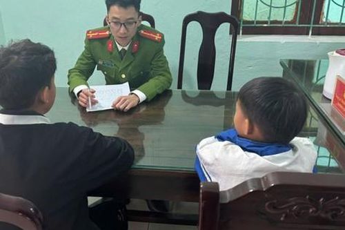 Dùng ná cao su bắn chim làm vỡ kính ô tô trên cao tốc