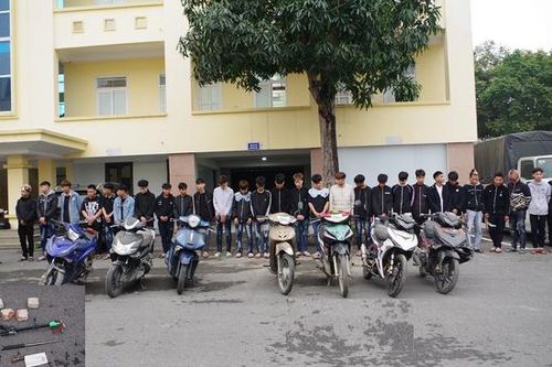 Hà Nam: Bắt hàng chục thanh, thiếu niên mang theo hung khí gây rối trật tự công cộng