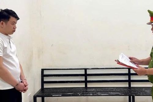 Mượn xe SH đi mua cơm rồi mang cầm cố