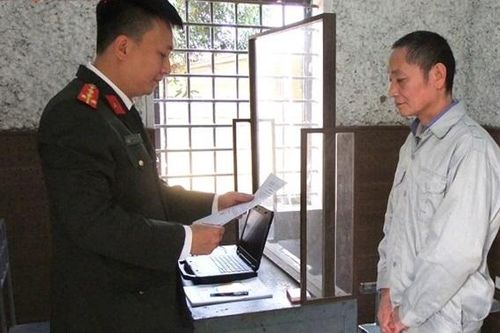 Khởi tố gã chồng dùng súng bắn vợ tử vong
