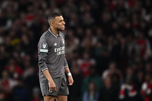 Mbappe 'tắt điện' trước hậu vệ dự bị của Arsenal