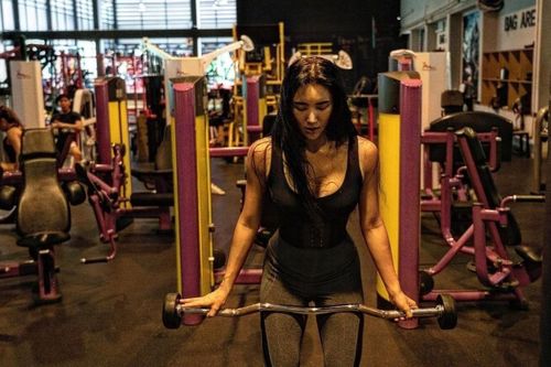 Bùng nổ trào lưu 'gym bikini'
