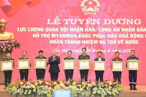 Vietnam Airlines nhận bằng khen của Thủ tướng Chính phủ về công tác hỗ trợ cứu nạn, cứu hộ tại Myanmar