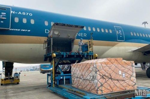 Vietnam Airlines vận chuyển gần 30 tấn hàng cứu trợ đến Myanmar