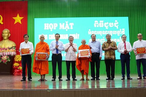 Họp mặt mừng Chôl Chnăm Thmây tại tỉnh Trà Vinh
