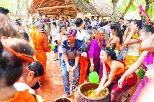 Tết cổ truyền Bunpimay tại Buôn Đôn