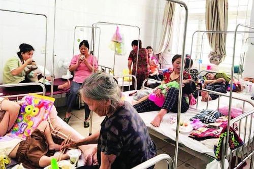 Sớm xử lý tình trạng quá tải giường bệnh tại Hà Tĩnh