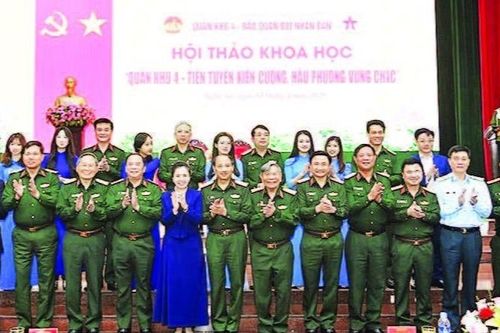 'Quân khu 4 - Tiền tuyến kiên cường, hậu phương vững chắc'