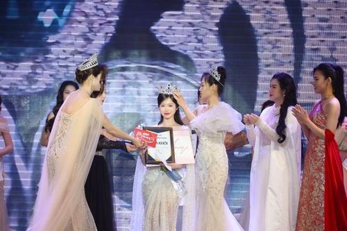 Người đẹp Hà thành đăng quang ngôi vị cao nhất cuộc thi Hoa khôi Nhan sắc