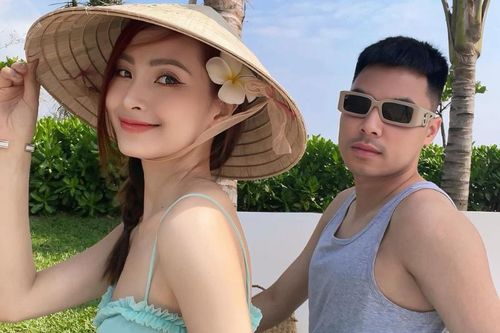 Cầu thủ Đức Huy ôm eo bạn gái là MC xinh đẹp của VTV