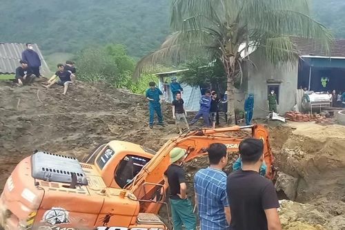 Sạt lở đất khi đào giếng, 3 người tử vong