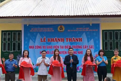 Điện Biên khánh thành và bàn giao nhà công vụ cho giáo viên vùng khó khăn