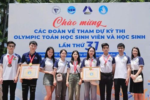 Nữ sinh Du lịch và Ngoại ngữ đoạt Huy chương Vàng môn Đại số cấp quốc gia