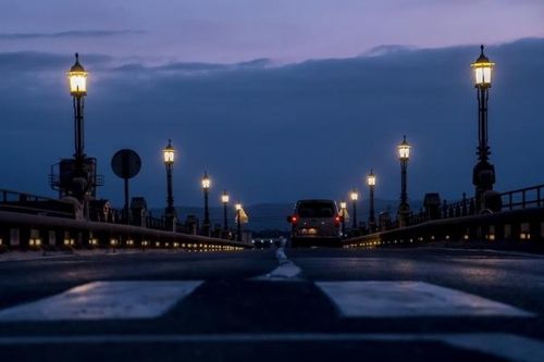 Những mẹo đơn giản giúp lái xe ô tô an toàn hơn khi trời tối
