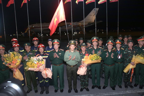 Đoàn cứu hộ, cứu nạn Quân đội, Công an Việt Nam trở về nước an toàn sau khi hoàn thành nhiệm vụ quốc tế tại Myanmar