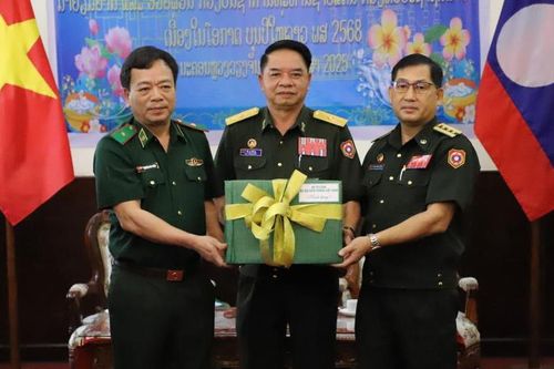 Bộ Tư lệnh BĐBP chúc Tết các lực lượng vũ trang Lào nhân dịp Tết cổ truyền Bunpimay