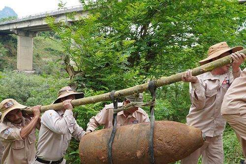 Phát hiện và xử lý an toàn quả bom nặng 360kg tại Quảng Bình