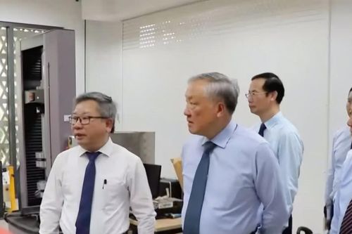 Phó Thủ tướng Thường trực Nguyễn Hòa Bình thăm và làm việc tại Trường Đại học Việt Đức