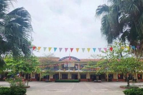 12 học sinh tiểu học ngộ độc sau khi ăn cơm nắm cạnh cổng trường