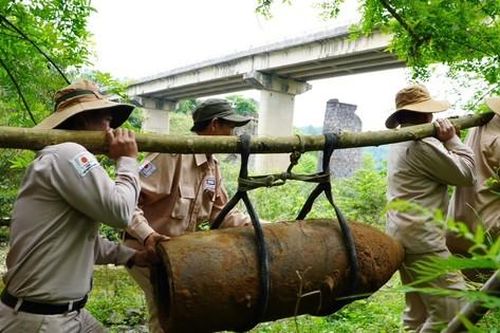 Tận thấy quả bom nặng 360kg vừa phát hiện tại Quảng Bình