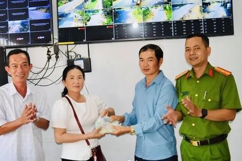 Nhặt được 18 triệu đồng, anh thợ hồ tìm trả lại người làm mất