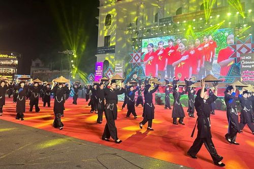Ấn tượng Lễ hội Carnaval đường phố 'Bắc Kạn lung linh sắc màu'