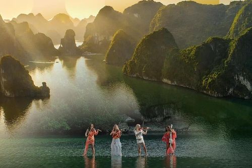 Kỳ quan vịnh Hạ Long đẹp mê hoặc trong MV 'Victory' của 4 cô gái Bond sexy