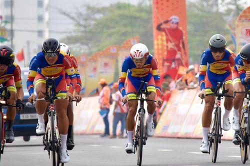 Dược Domesco Đồng Tháp thắng chặng đồng đội, nhiều danh hiệu đổi chủ
