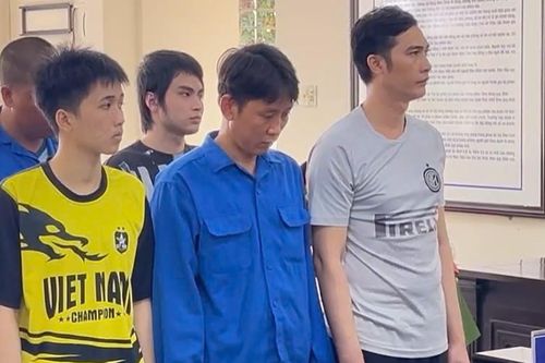 Tuồn ma túy vào nhà tạm giam để dùng chung với bạn