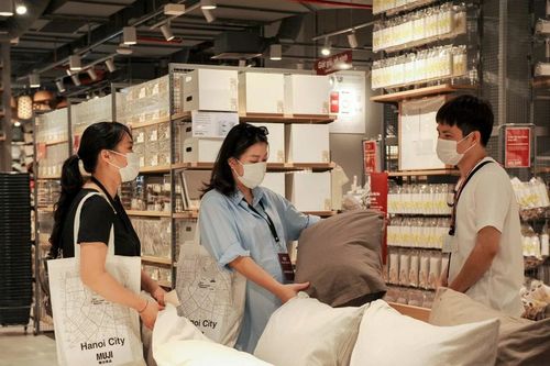 Kinh tế Việt Nam 2025: Vượt 'bão' thuế quan và giữ vững ổn định giá cả