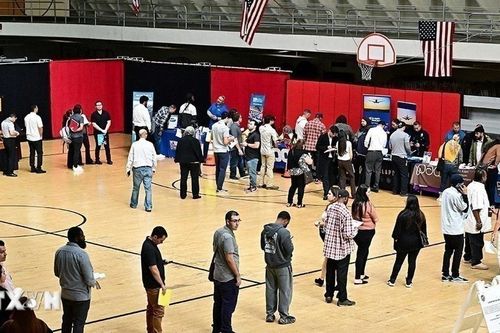 Tòa án Tối cao Mỹ dừng lệnh khôi phục việc làm cho nhân viên thử việc