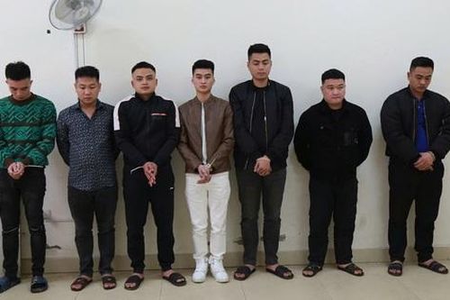 Đột kích chung cư bắt nhóm thanh niên 'bay lắc' sau sinh nhật