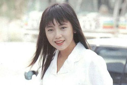 Nữ diễn viên bị bố mẹ bỏ rơi từ nhỏ, danh tiếng sụp đổ vì yêu người đã có vợ