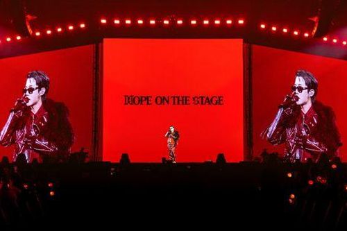J-Hope viết nên lịch sử Kpop tại SVĐ ở Los Angeles