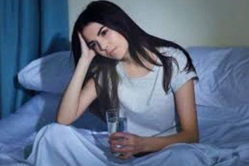 Hay khát nước giữa đêm báo hiệu điều gì?