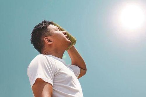 Mùa nóng cao điểm: Cẩn trọng với loạt bệnh nguy hiểm rình rập