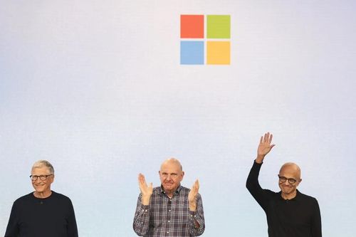 Microsoft 'soán ngôi' Apple, giành lại danh hiệu công ty giá trị nhất thế giới