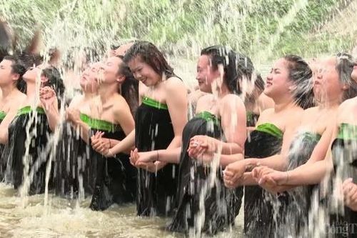 Về Lai Châu vui hội té nước lấy may
