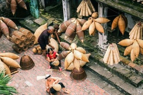 Làng nghề trăm tuổi 'chuyển mình': Giữ hồn xưa, tìm hướng xuất khẩu