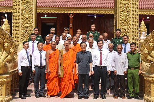 Tỉnh ủy, HĐND, UBND, UBMTTQVN tỉnh An Giang thăm 2 chùa Khmer Nam tông ở TX. Tịnh Biên