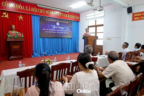 Công chức, viên chức Nha Trang tập huấn ứng dụng AI trong công việc