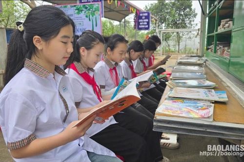 Thư viện tỉnh phục vụ xe thư viện lưu động tại huyện Lộc Bình