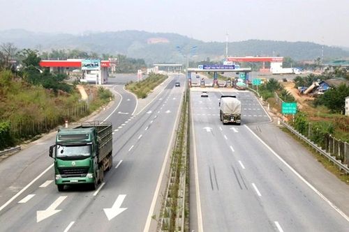 Kiến nghị Chính phủ bố trí nguồn vốn tăng thu ngân sách Trung ương năm 2024 để đầu tư mở rộng cao tốc Nội Bài - Lào Cai, đoạn Yên Bái - Lào Cai