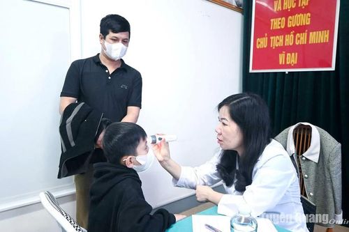 Chiêm Hóa khám sàng lọc miễn phí cho trẻ em bị khuyết tật