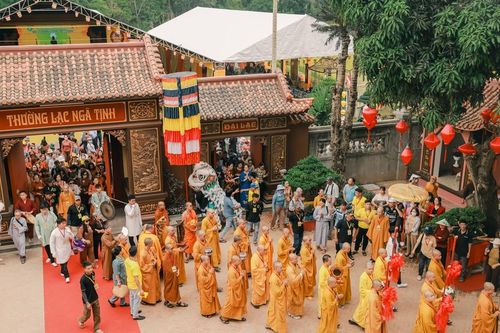 Bình Định: Cung rước long vị Tổ sư Từ Khánh - Thiền Diên từ tổ đình Hoằng Nhơn về tổ đình Thiên Bình
