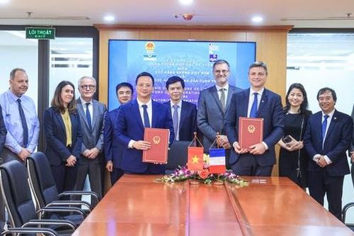 Tăng cường hợp tác hàng không Việt Nam - Pháp
