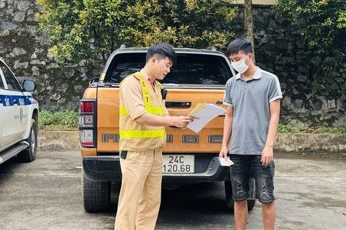 Xử phạt chủ phương tiện chở người trên thùng xe trái quy định