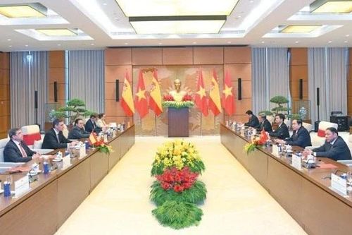 Chủ tịch Quốc hội Trần Thanh Mẫn hội kiến Thủ tướng Tây Ban Nha